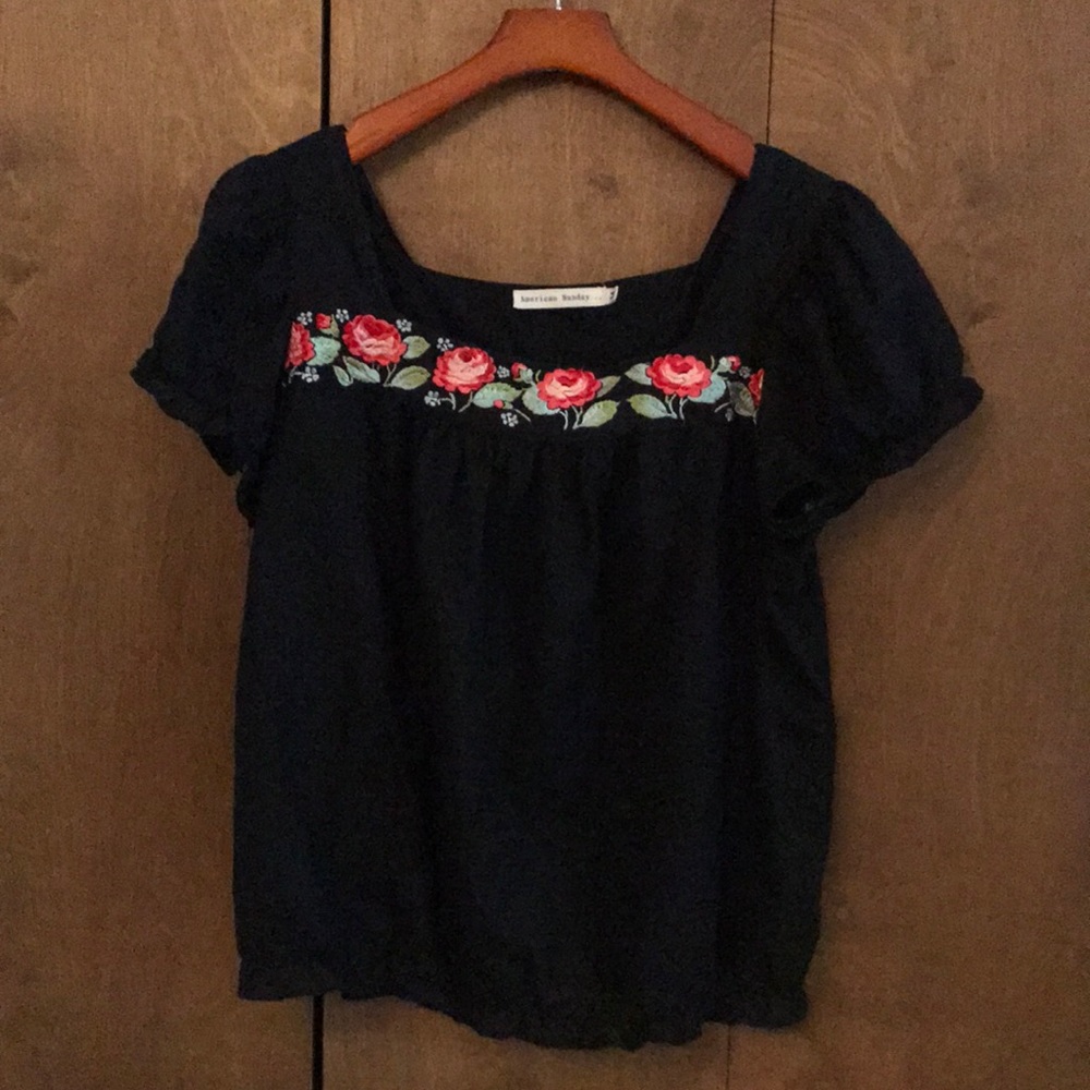 Puff blouse with square neck and embroidery